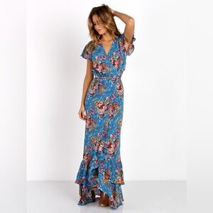 Auguste Wrap Dress Sz 6 Blue Floral Maxi Ruffled Flutter Sleeve
Hi-Lo Hem